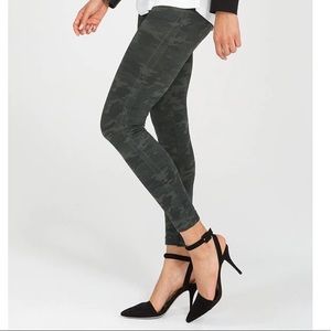 Spanx Green Black Camo Seamless Leggings Size XL